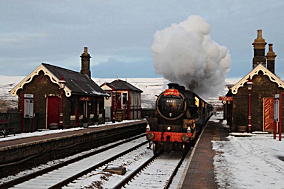 Waverley Steams through Garsdale Sation